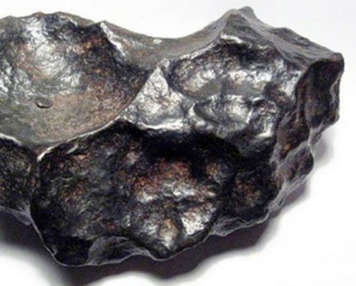 Đồng đen được cho là được tạo ra bởi hợp kim của đồng và những kim loại có giá trị khác như vàng, bạc, thiếc hoặc kẽm,...